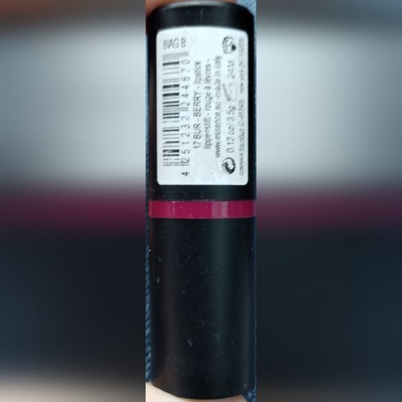 Essence Ultra Last Instant Colour Lipstick - 17 Bur-berry - Picture 3 of 6